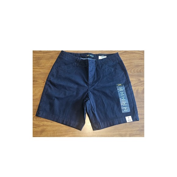 Lee Regular Fit Mid Rise Walk Shorts Women's Size 8 Medium Black New - Picture 1 of 4